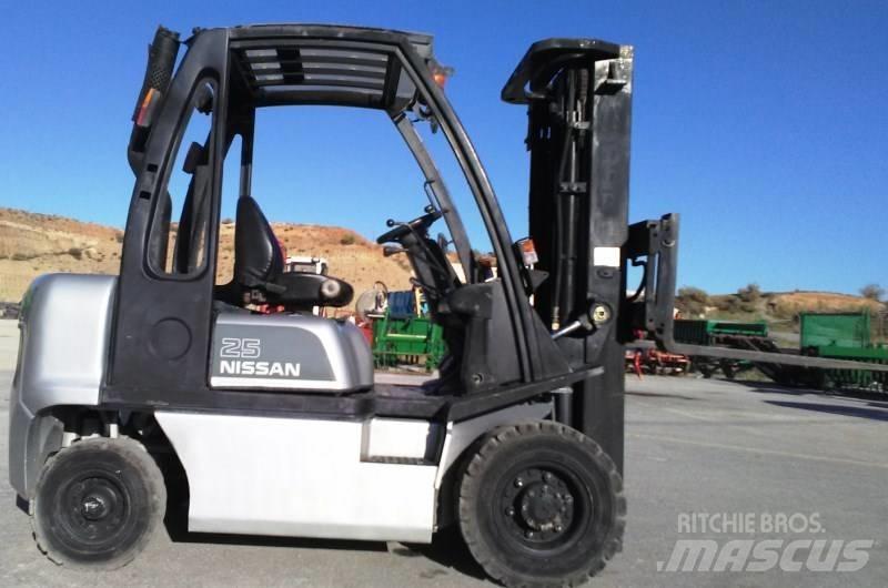Nissan FD02A25Q Dieselstapler
