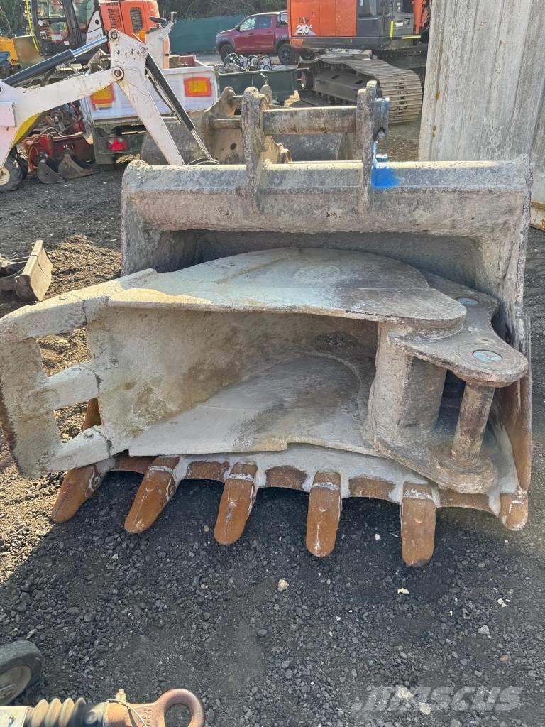 Hitachi ZX 210 LC-6 Raupenbagger