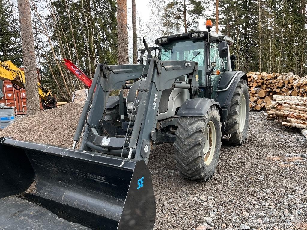 Valtra N 121 HT Traktoren