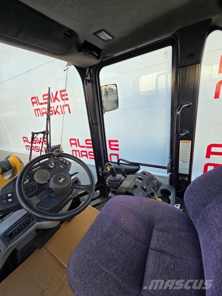 CAT 906 Radlader