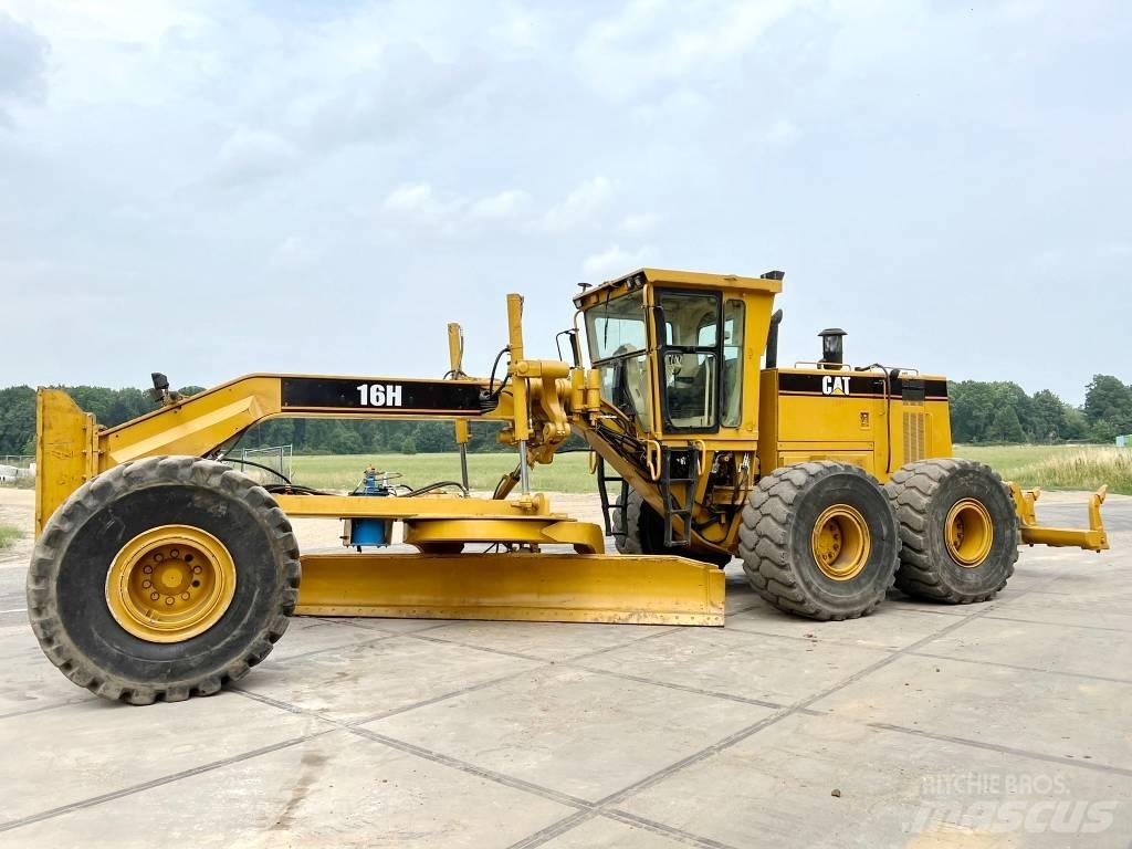 CAT 16H + RIPPER Grader