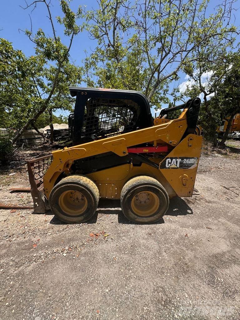 CAT 242 D Kompaktlader
