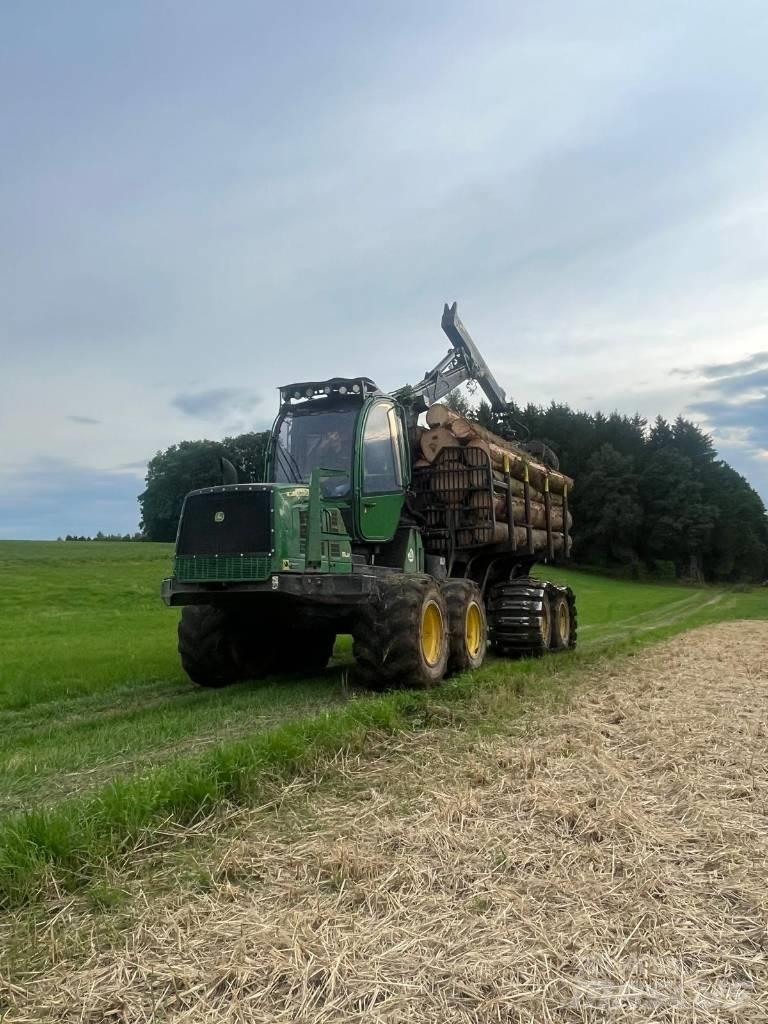 John Deere 1110E Forwarder