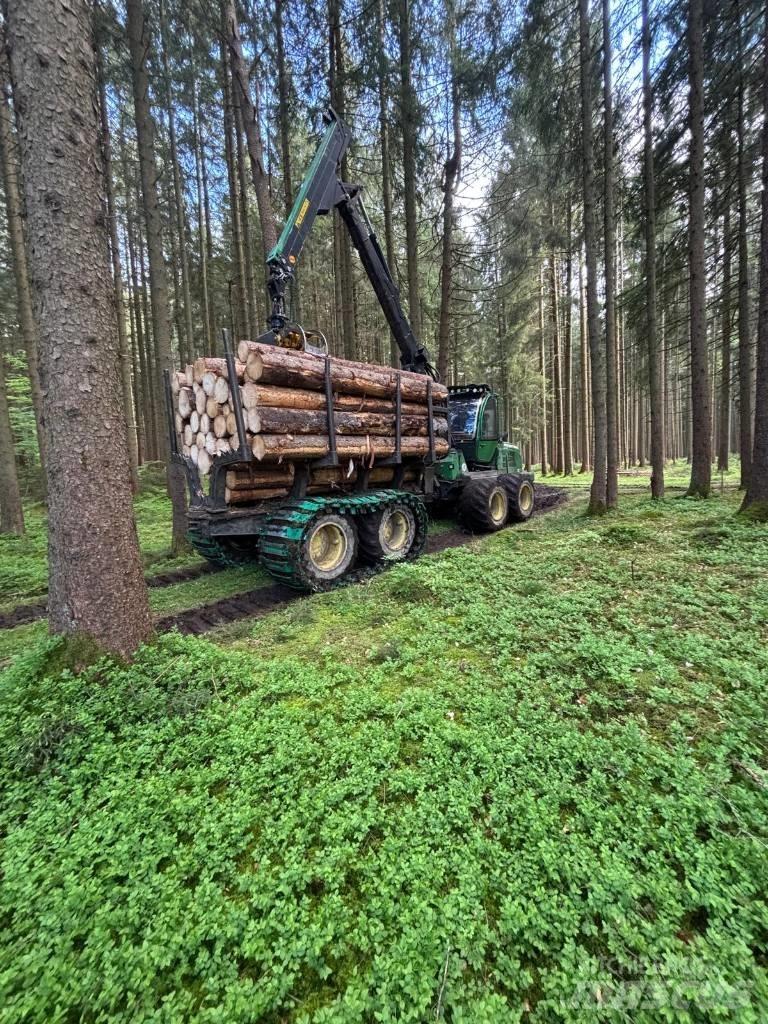 John Deere 1110E Forwarder
