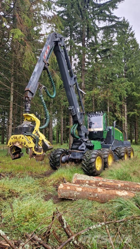 John Deere 1270 G Harvester