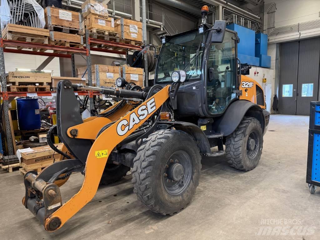 CASE 321F Radlader