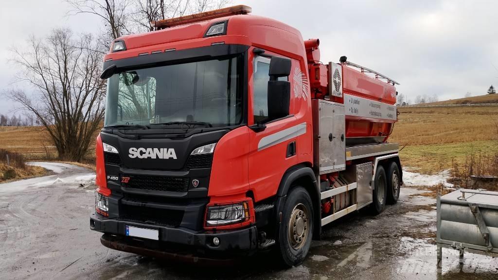 Scania P450 XT Saug- und Druckwagen