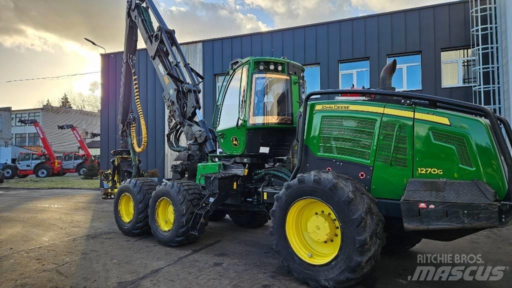 John Deere 1270 G Harvester