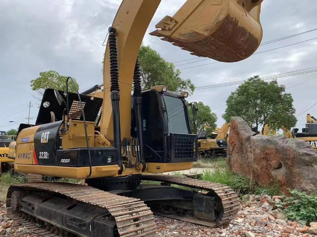 CAT 323D Raupenbagger