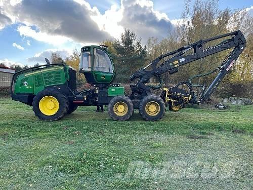 John Deere 1270 G Harvester