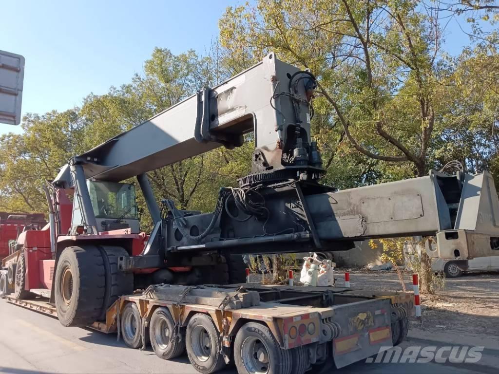 Kalmar DRT 450 Reach-Stacker