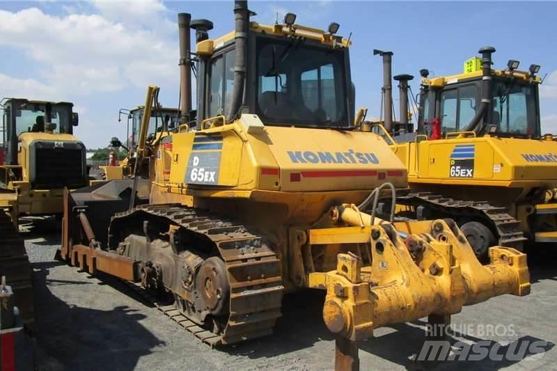 Komatsu D65 EX-16 Bulldozer