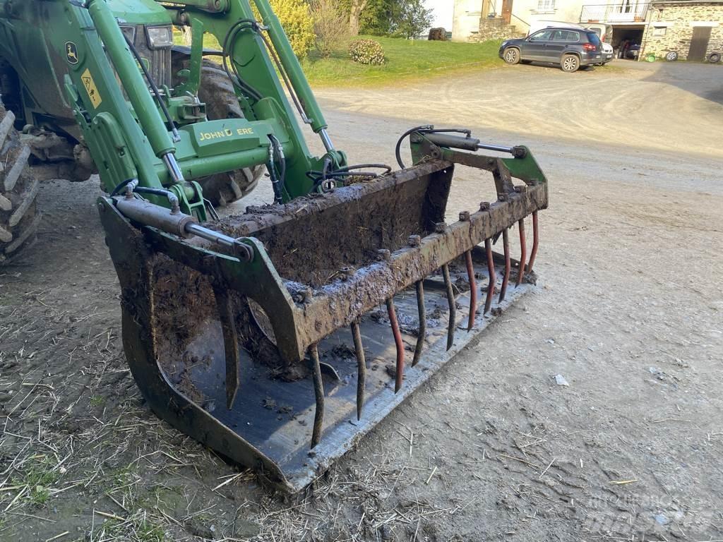 John Deere 5100 R Traktoren