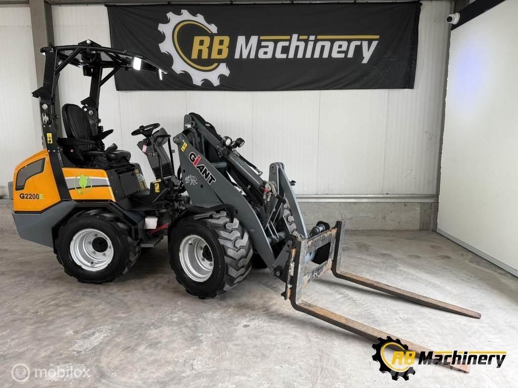 GiANT G2200E Radlader