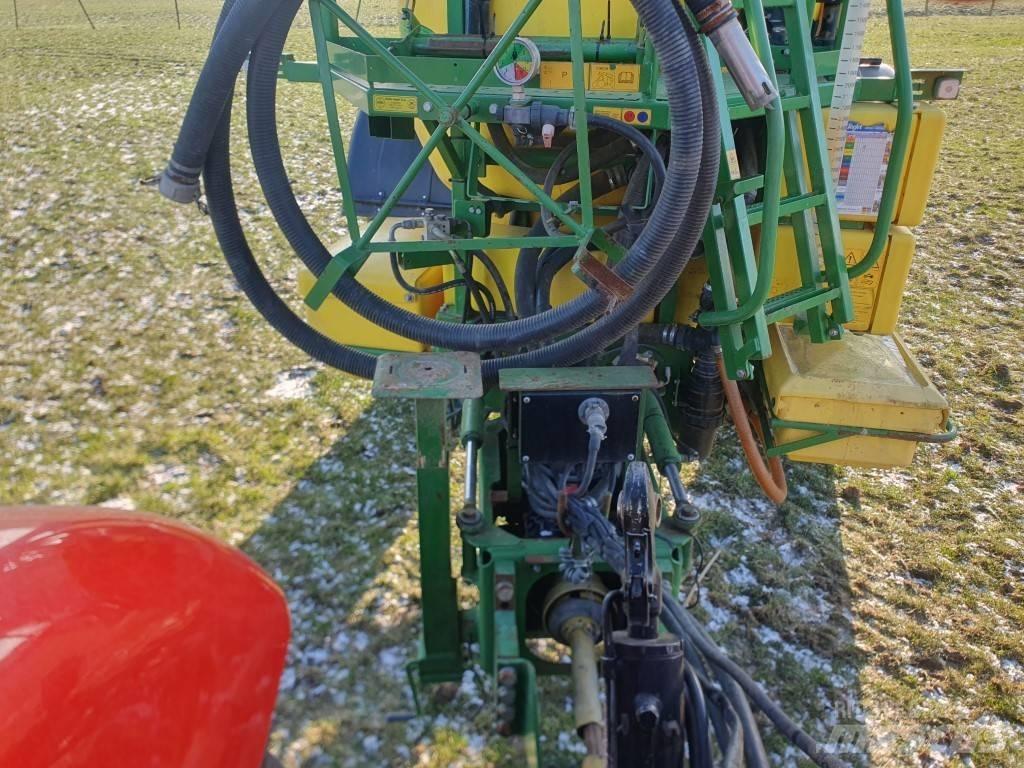 John Deere 840 Anhängespritzen