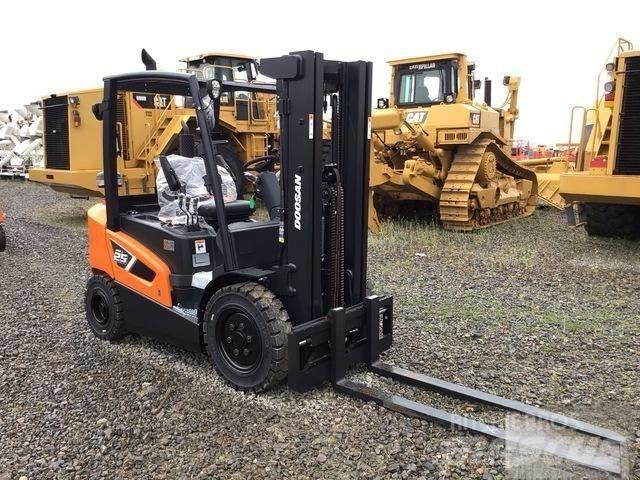 Doosan D25S-9 Dieselstapler