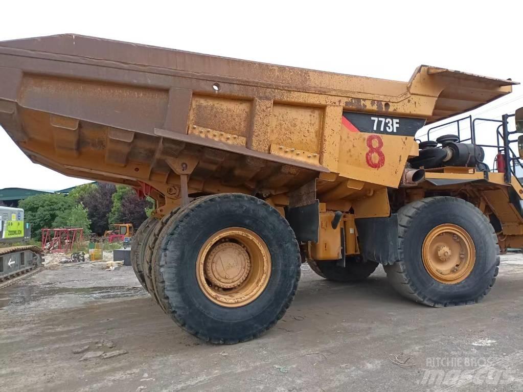 CAT 773 F Dumper - Knickgelenk