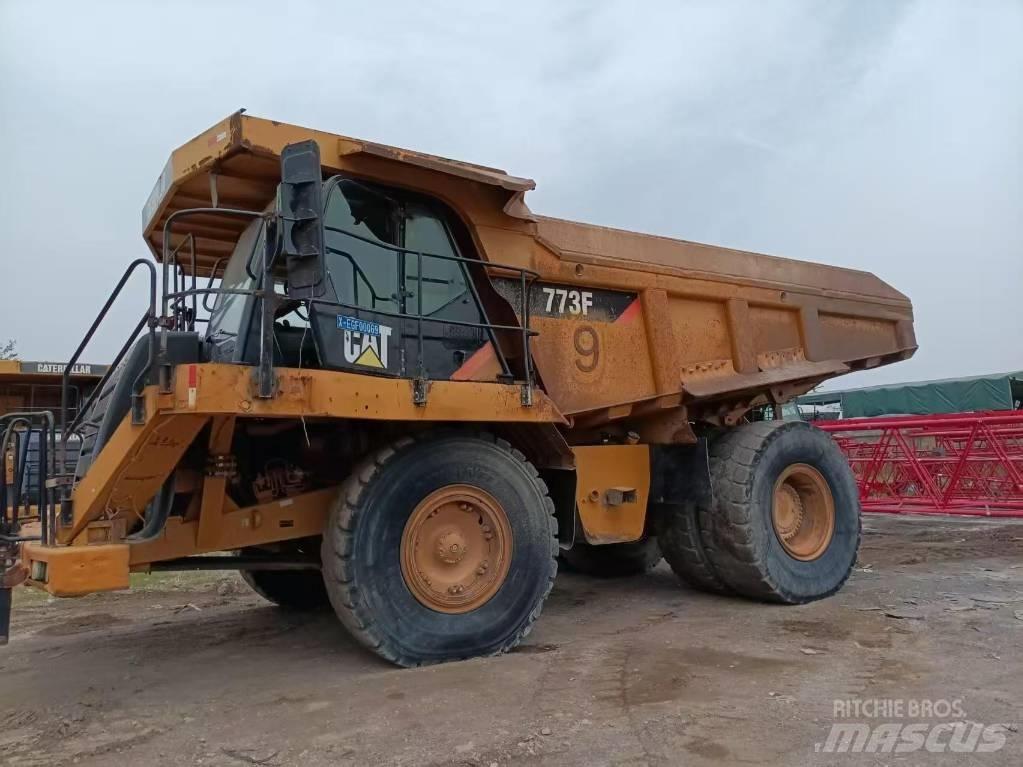 CAT 773 F Dumper - Knickgelenk