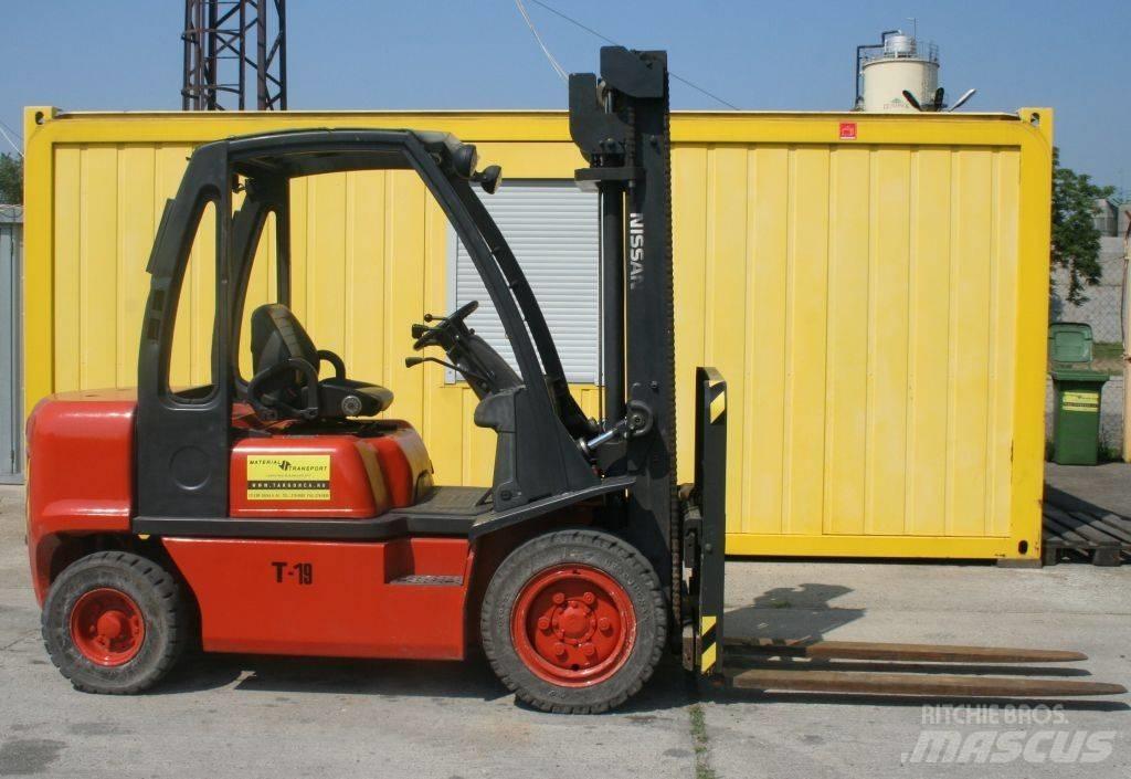Nissan FGD09A30Q Dieselstapler