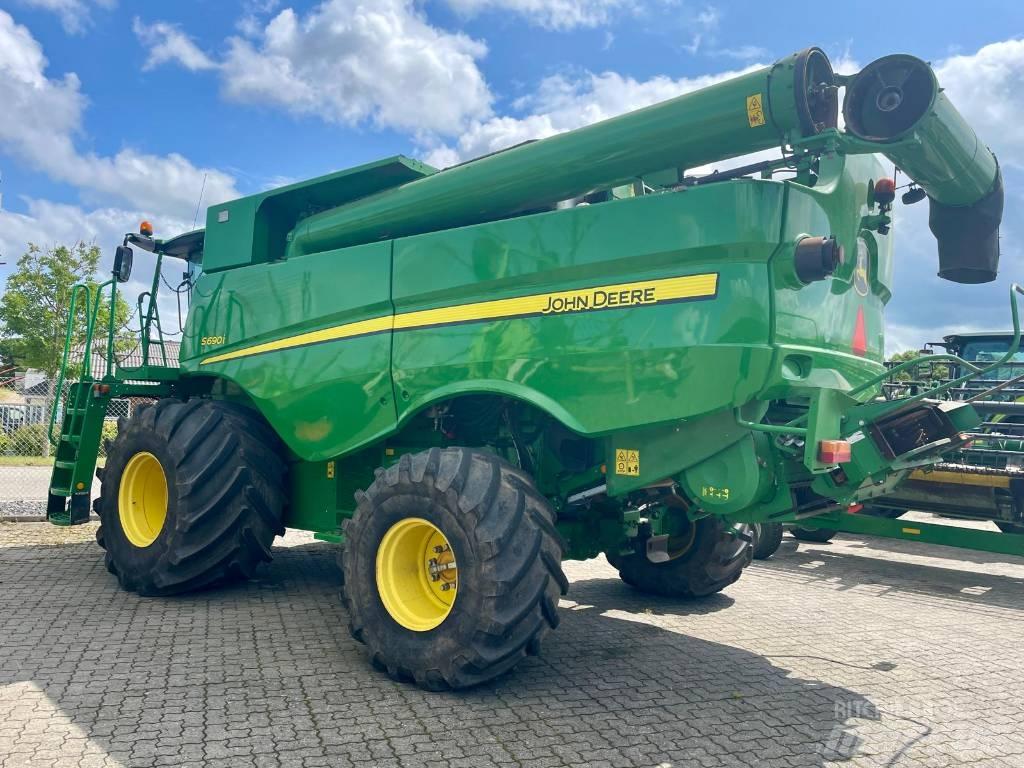 John Deere S 690 i Mähdrescher