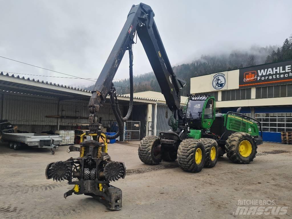 John Deere 1470G Harvester
