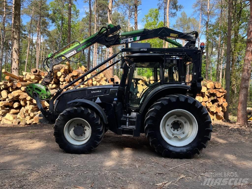 Valtra T183 Vesu Traktoren