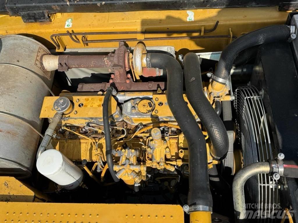 CAT 323 D L Raupenbagger