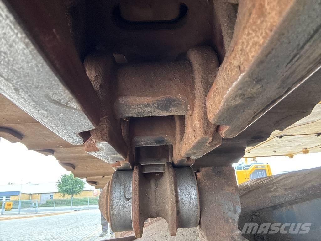 Komatsu HB215LC-1 Materialumschlag