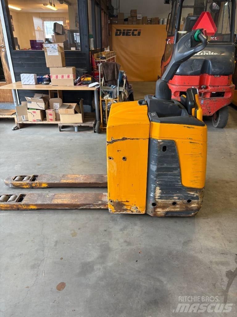 Jungheinrich ERE 225 Gabelstapler mit Fahrerstand