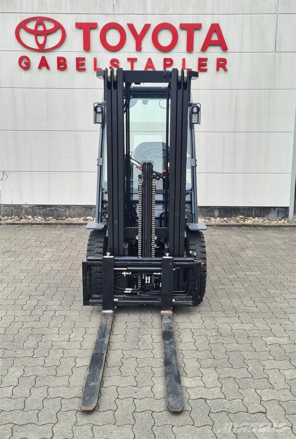 Toyota 52-8FDF25 Dieselstapler