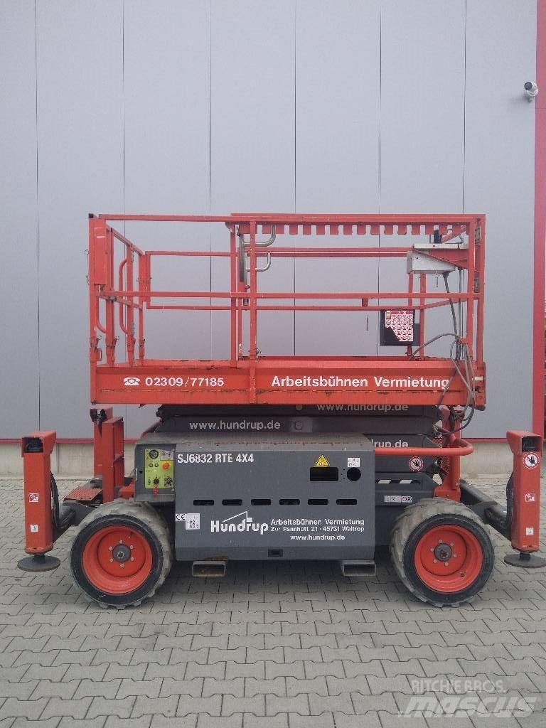 SkyJack SJ 6832 RTE Scheren-Arbeitsbühnen