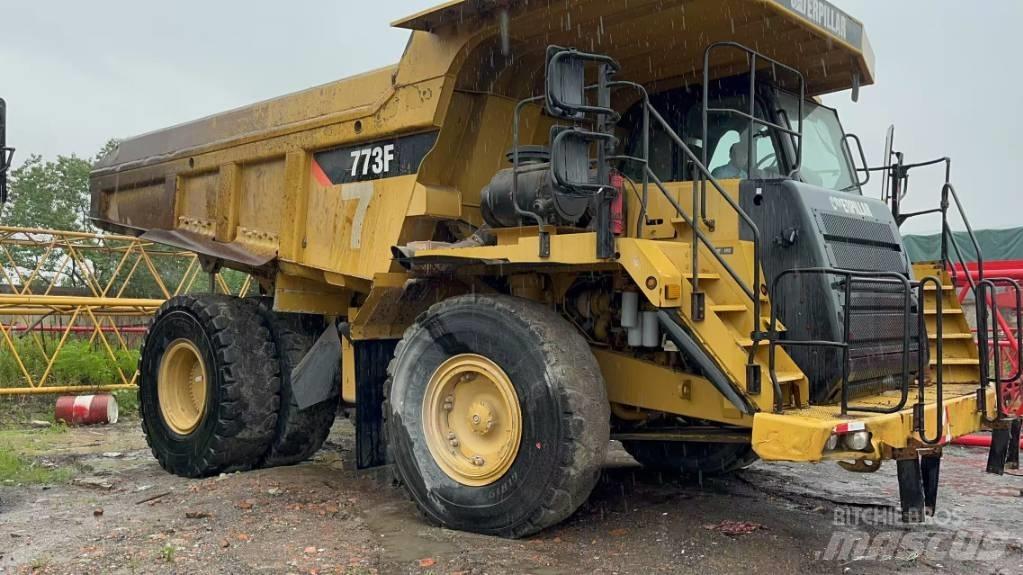 CAT 773 F Dumper - Knickgelenk