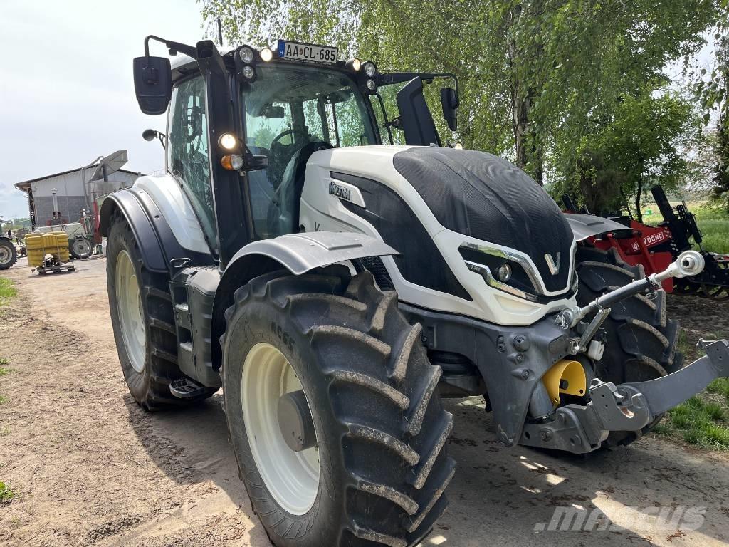 Valtra T 255 Traktoren