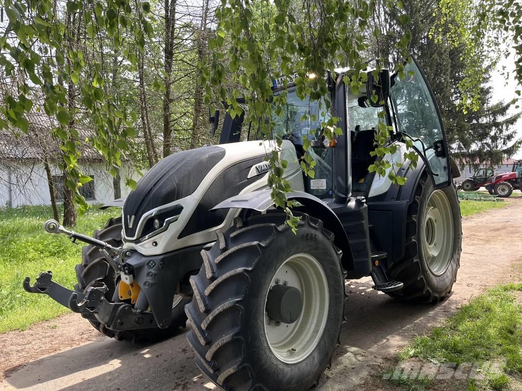 Valtra T 255 Traktoren