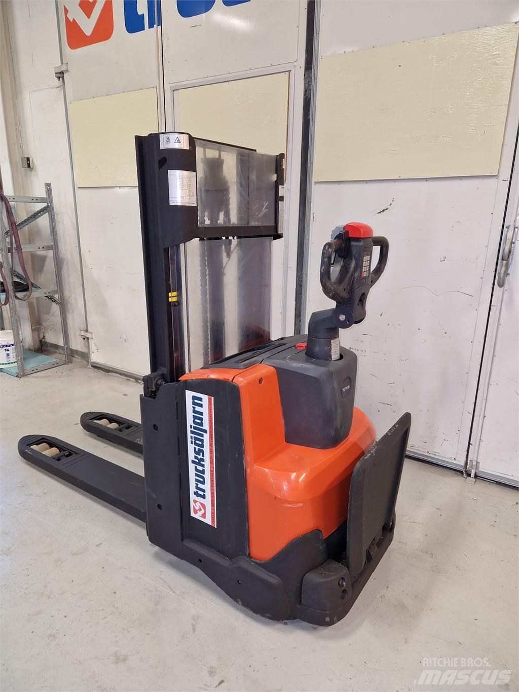 Toyota SWE200D Gabelstapler mit Fahrerstand
