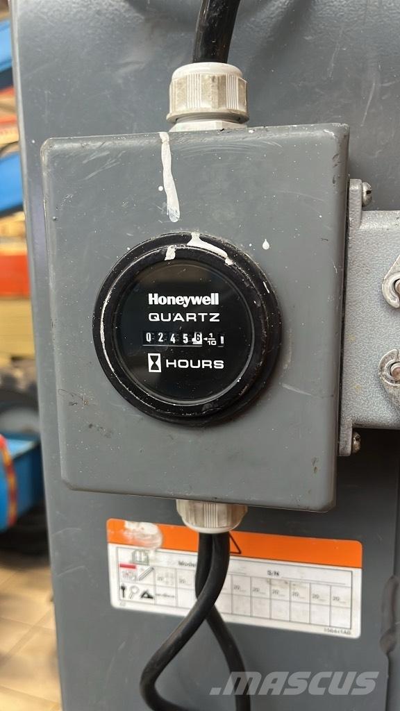 SkyJack SJ 16 Scheren-Arbeitsbühnen