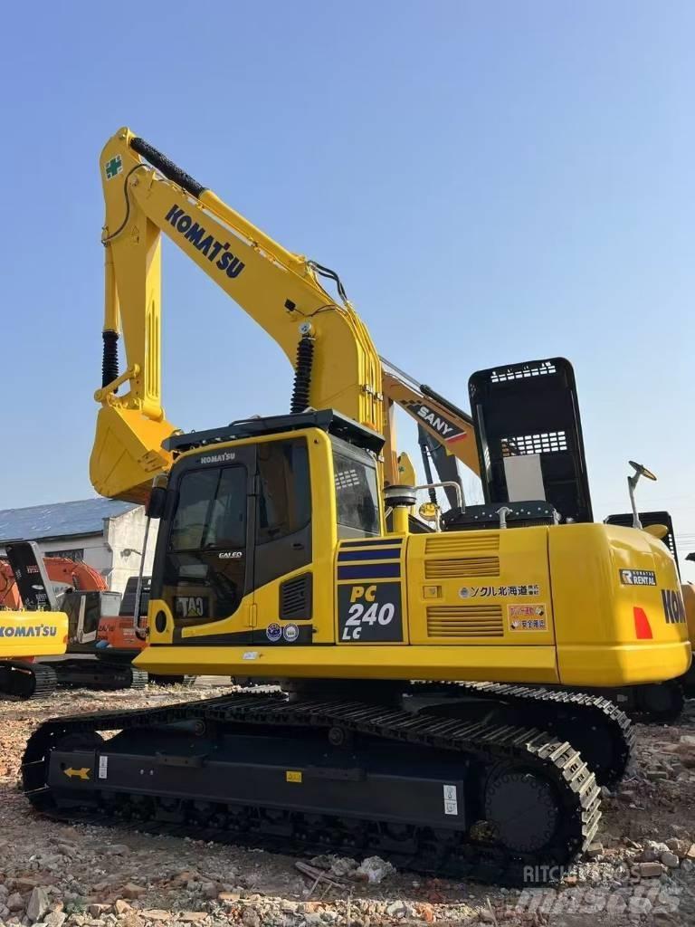 Komatsu 240 LC-8 Raupenbagger