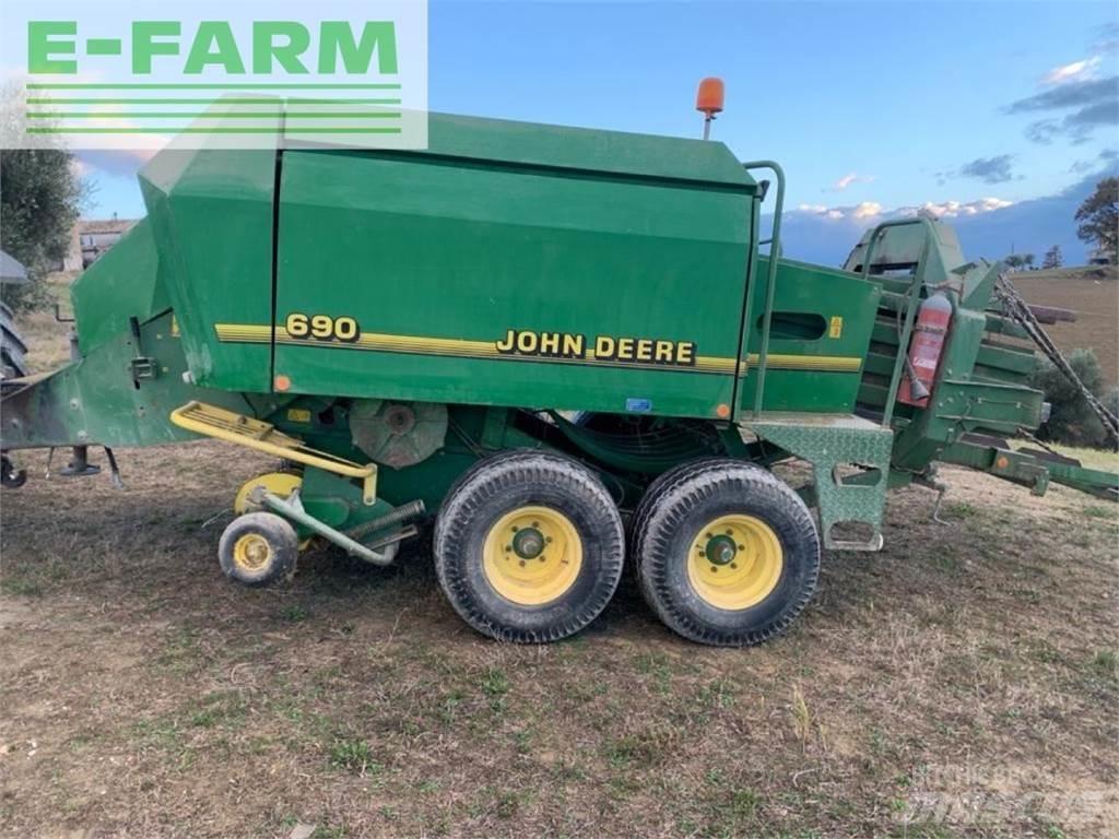 John Deere 690 Quaderpressen