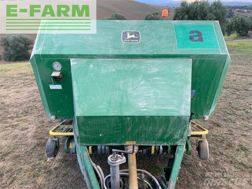 John Deere 690 Quaderpressen