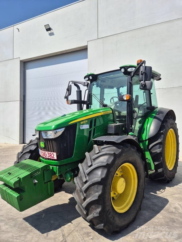 John Deere 5100 R Traktoren
