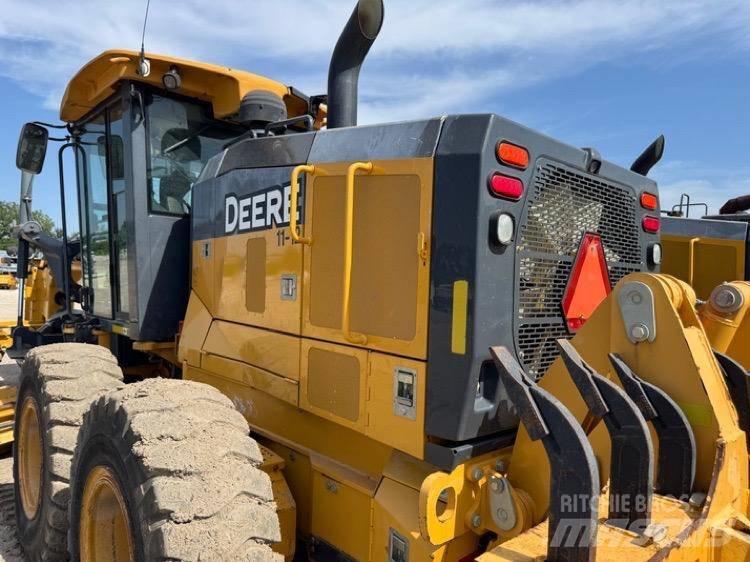 DEERE 772GP Grader