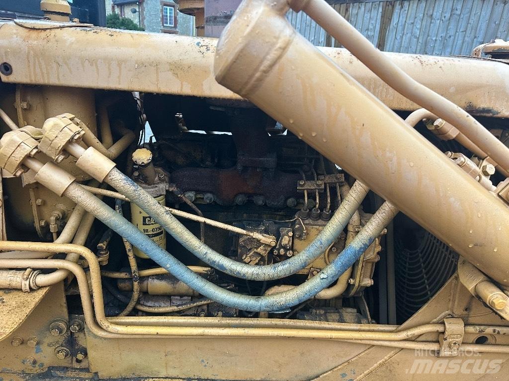 CAT D 4 D Bulldozer