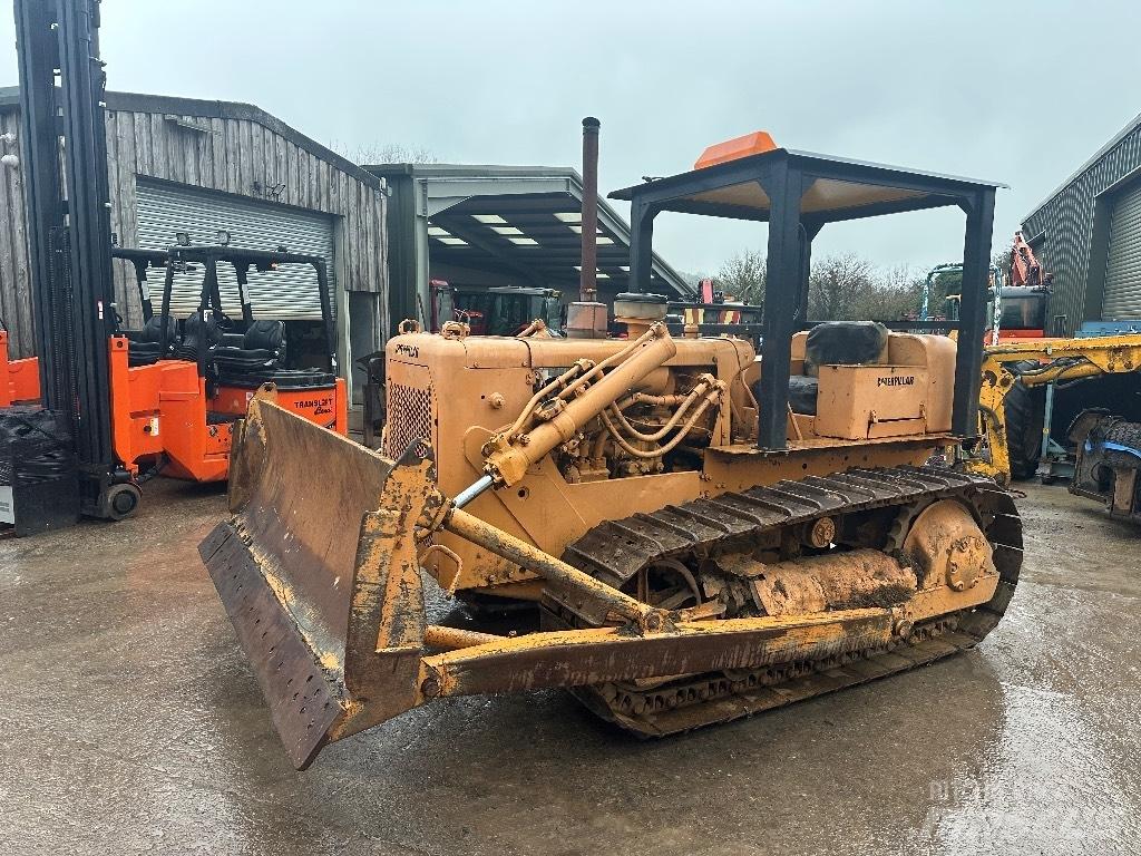 CAT D 4 D Bulldozer