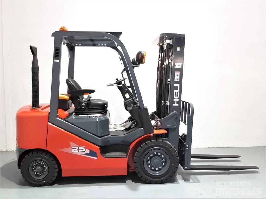Heli CPCD25 XC26H Dieselstapler