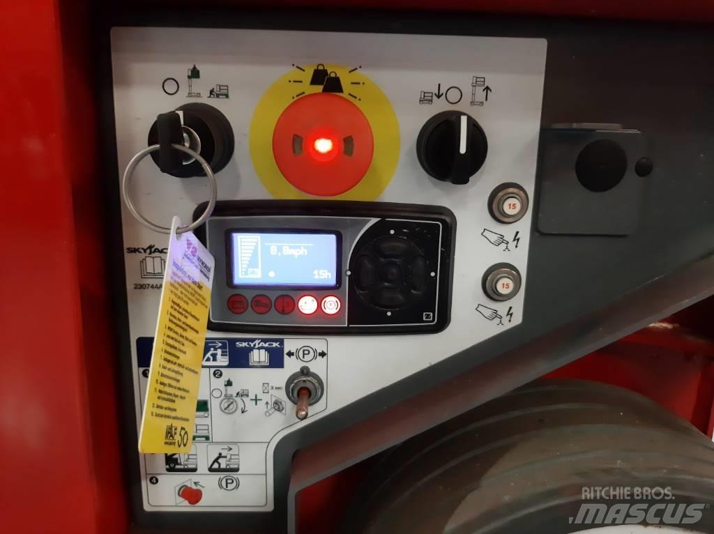 SkyJack SJ12 E Personenaufzüge