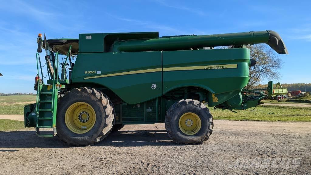 John Deere S 670 i Mähdrescher