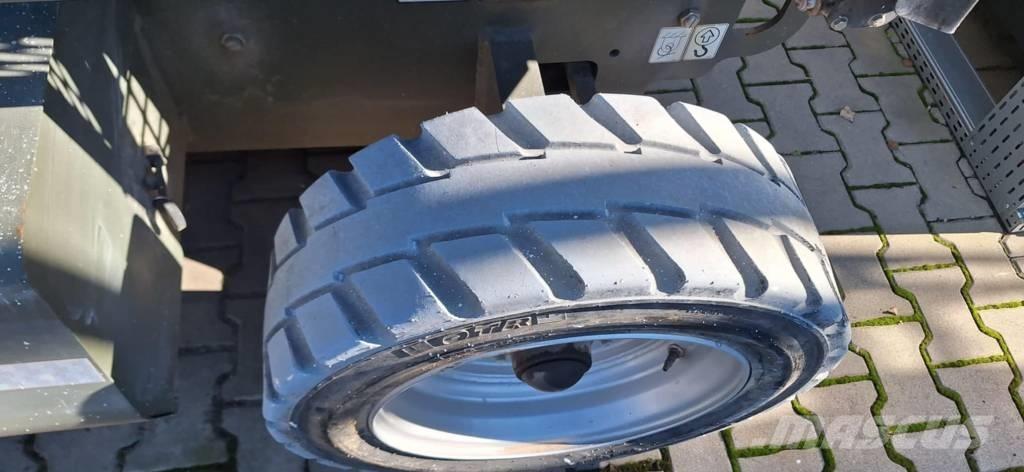 JLG M 3369 Scheren-Arbeitsbühnen