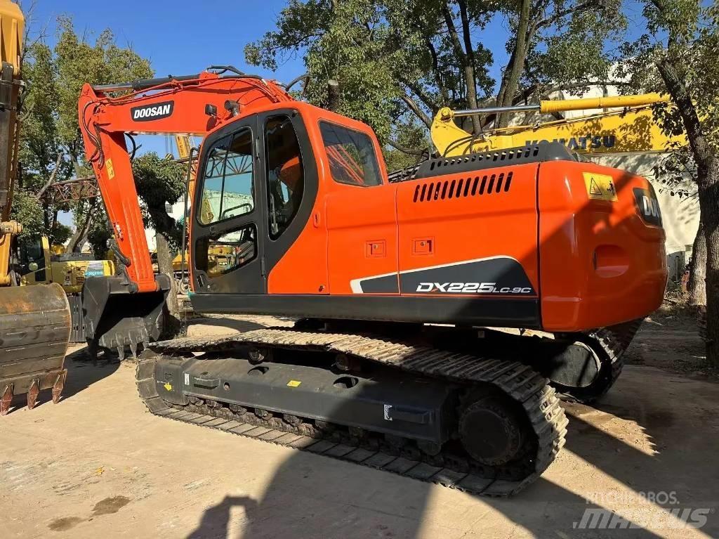 Doosan DX225-9C Raupenbagger