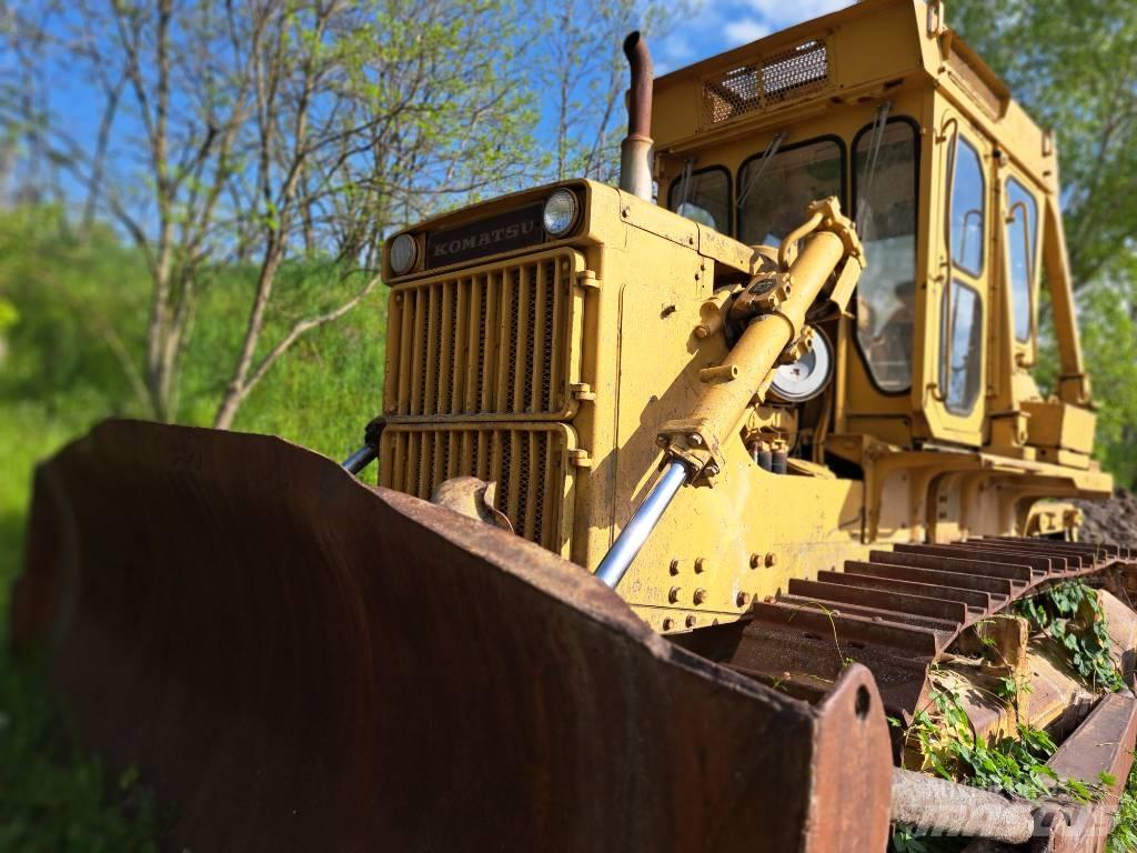 Komatsu D85A Bulldozer