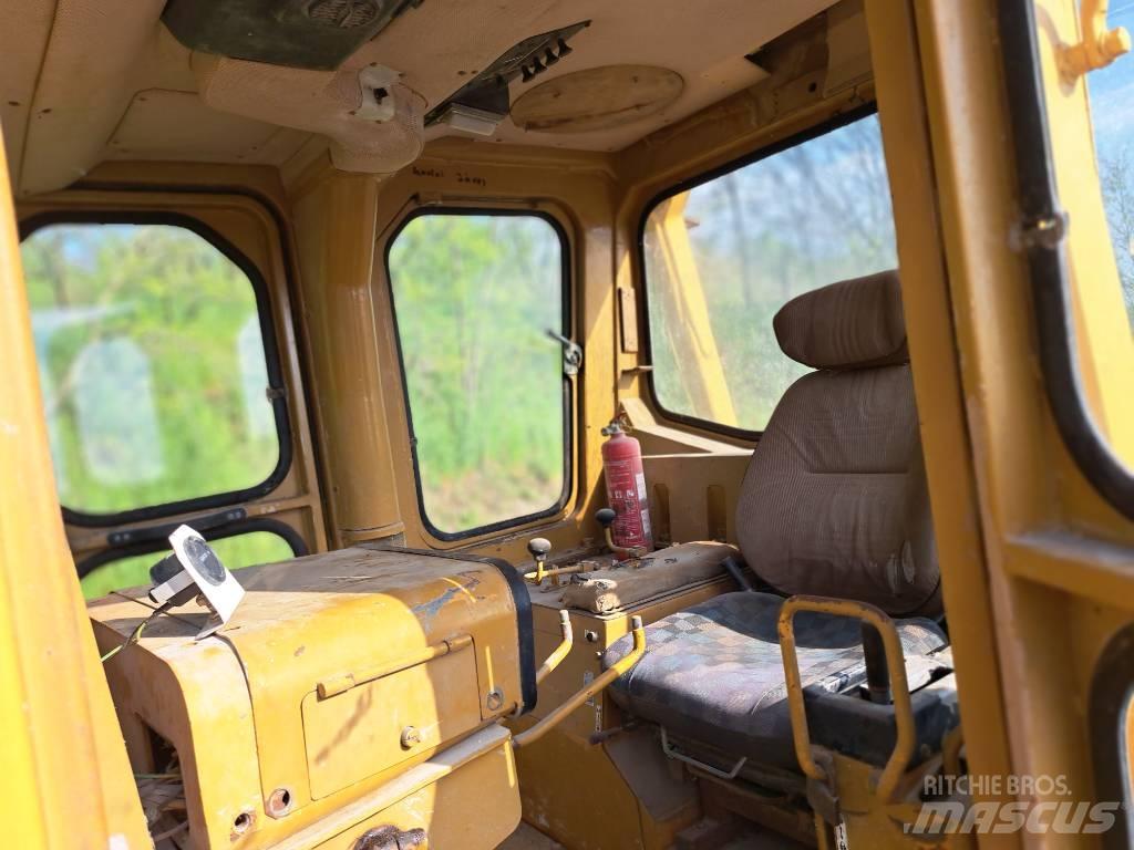 Komatsu D85A Bulldozer